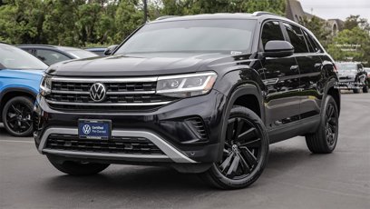 Certified 2022 Volkswagen Atlas Cross Sport SE w/ Black Wheel Package