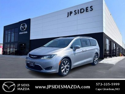 Used 2017 Chrysler Pacifica Limited w/ UConnect Theater Package