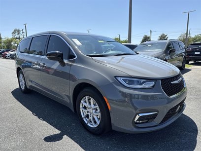 New 2025 Chrysler Pacifica Select
