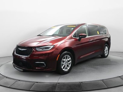 Used 2023 Chrysler Pacifica Touring-L
