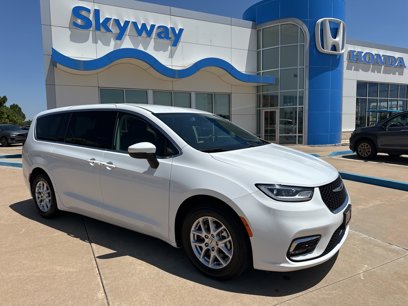 Used 2023 Chrysler Pacifica Touring-L