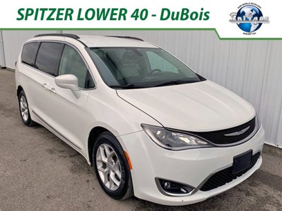 Used 2017 Chrysler Pacifica Touring-L w/ Tire & Wheel Group