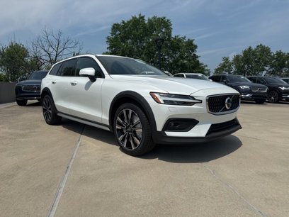 New 2025 Volvo V60 B5 Cross Country Ultra w/ Protection Package Premier