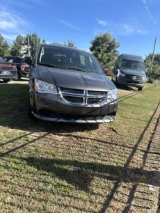 Used 2019 Dodge Grand Caravan SE w/ UConnect Hands-Free Group