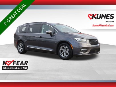 Used 2023 Chrysler Pacifica Limited