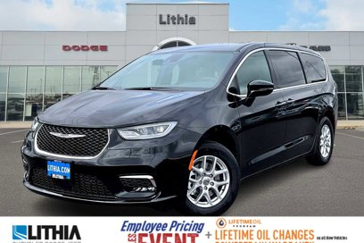 New 2025 Chrysler Pacifica Select