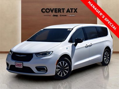 New 2025 Chrysler Pacifica Select