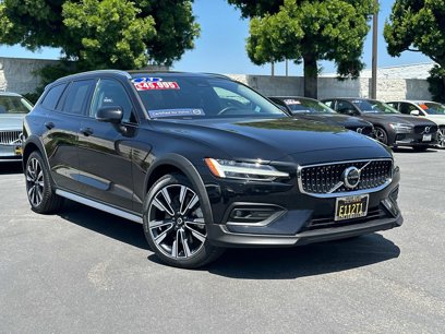 Certified 2023 Volvo V60 B5 Cross Country Ultimate w/ Climate Package