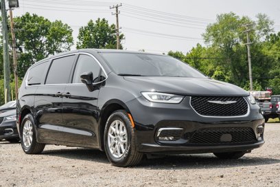 Used 2023 Chrysler Pacifica Touring-L