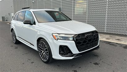 New 2025 Audi SQ7 Premium Plus