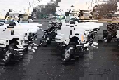 New 2025 Ford F350 XL w/ XL Chrome Package