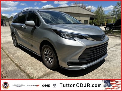 Used 2021 Toyota Sienna LE w/ LE Plus Package