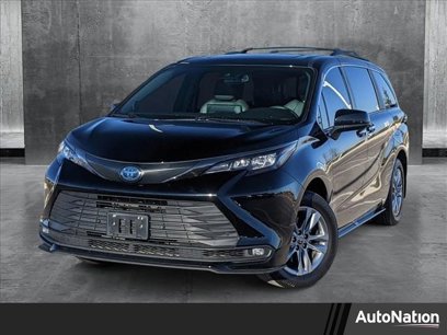 Used 2022 Toyota Sienna XLE Woodland Edition