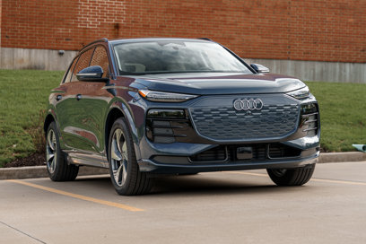 New 2025 Audi Q6 e-tron Premium Plus