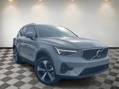 New 2025 Volvo XC40 B5 Plus w/ Climate Package