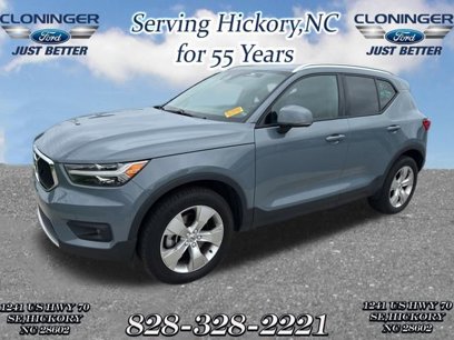 Used 2022 Volvo XC40 T5 Momentum