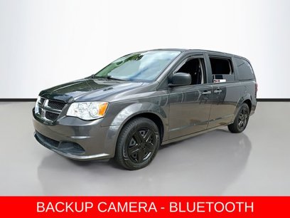 Used 2019 Dodge Grand Caravan SE w/ UConnect Hands-Free Group