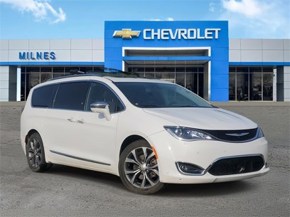 Used 2019 Chrysler Pacifica Limited w/ Tire & Wheel Group