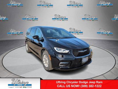 New 2025 Chrysler Pacifica Select w/ Uconnect Theater Family Group