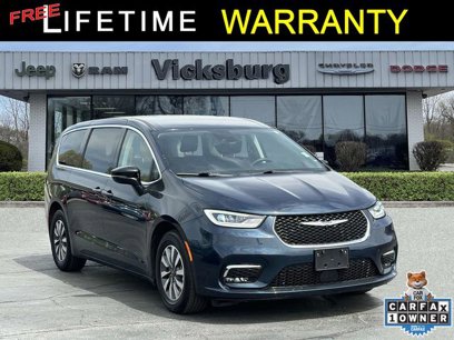 Used 2024 Chrysler Pacifica Select