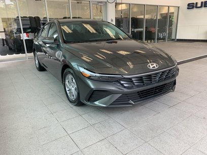 New 2025 Hyundai Elantra SE