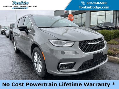 New 2025 Chrysler Pacifica Select