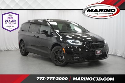 New 2025 Chrysler Pacifica Select