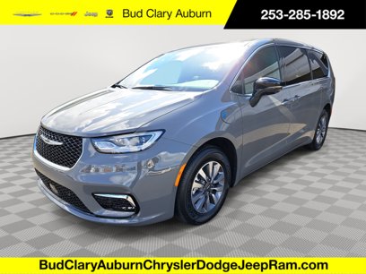 New 2025 Chrysler Pacifica Select