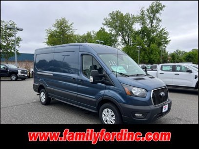 New 2025 Ford Transit 250 148 Medium Roof w/ Exterior Upgrade Package