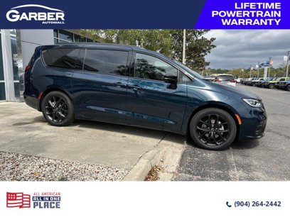 New 2025 Chrysler Pacifica Limited