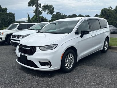 New 2025 Chrysler Pacifica Select
