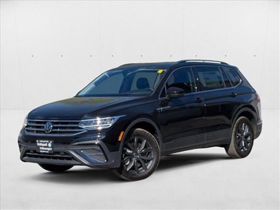 New 2024 Volkswagen Tiguan SE w/ Panoramic Sunroof Package