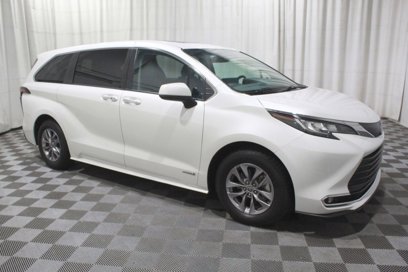Used 2021 Toyota Sienna XLE