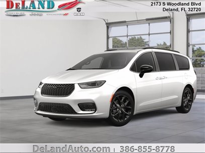 New 2025 Chrysler Pacifica Limited