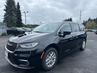New 2025 Chrysler Pacifica Select w/ Uconnect Theater Family Group
