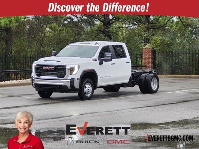 New 2025 GMC Sierra 3500 Pro w/ Convenience Package