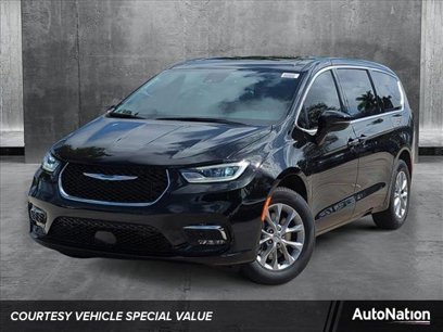 New 2025 Chrysler Pacifica Select