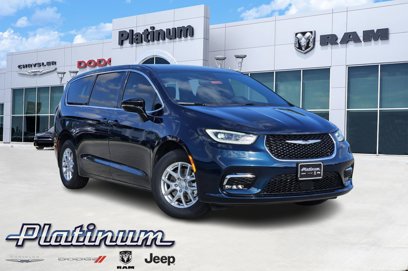 New 2025 Chrysler Pacifica Select