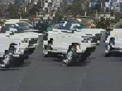 New 2024 Nissan Frontier SV w/ SV Convenience Package