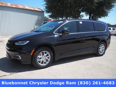 New 2025 Chrysler Pacifica Select