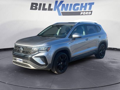 Used 2022 Volkswagen Taos SE w/ Panoramic Sunroof Package