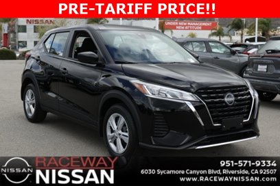 New 2025 Nissan Kicks Play S