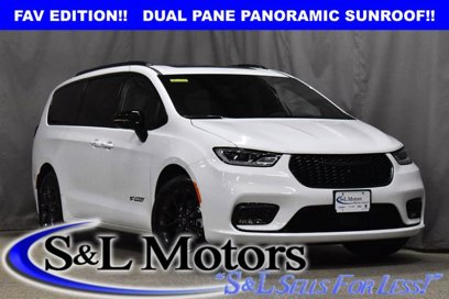 New 2025 Chrysler Pacifica Select w/ Fav Edition Package