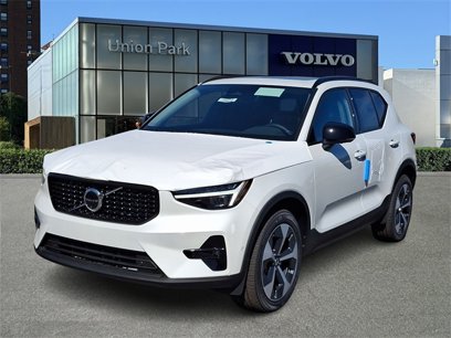 New 2025 Volvo XC40 B5 Plus w/ Protection Package Premier