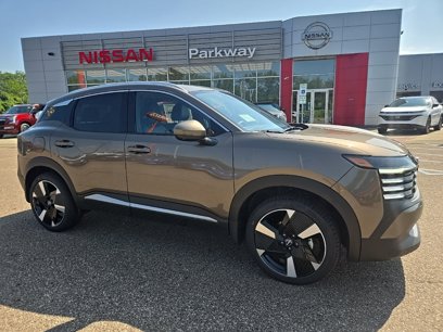 New 2025 Nissan Kicks SR w/ SR Premium Package