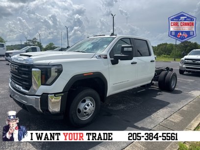 New 2025 GMC Sierra 3500 Pro w/ Convenience Package