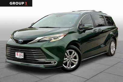 Used 2022 Toyota Sienna Platinum