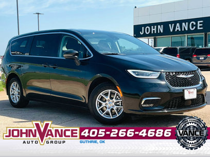 Used 2023 Chrysler Pacifica Touring-L