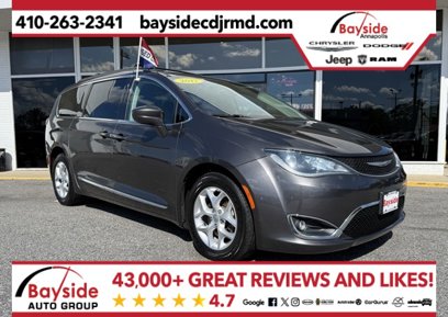 Used 2017 Chrysler Pacifica Touring-L w/ Tire & Wheel Group