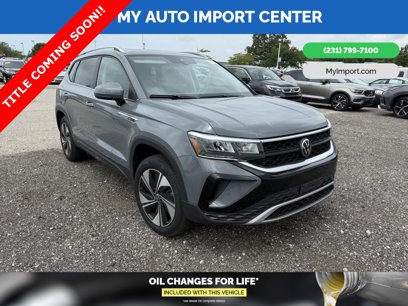 Used 2024 Volkswagen Taos SE w/ Panoramic Sunroof Package